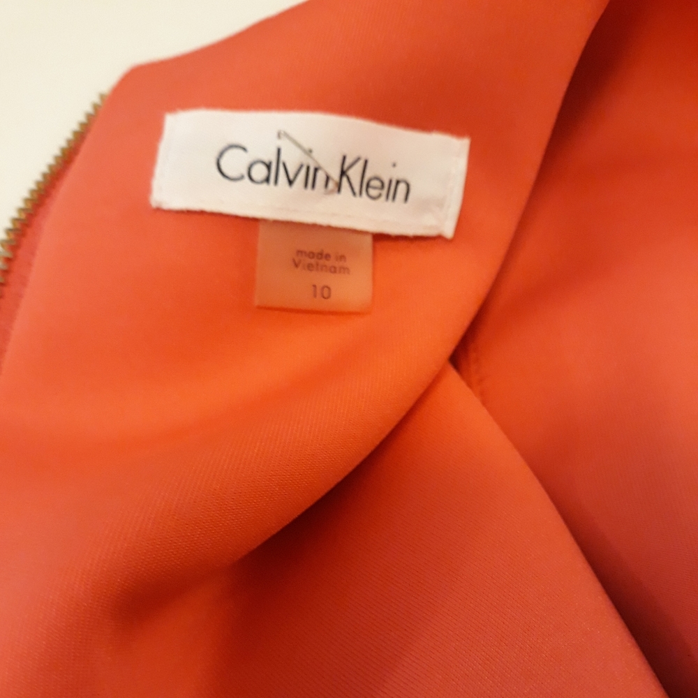Calvin Klein - Picture 2 of 5